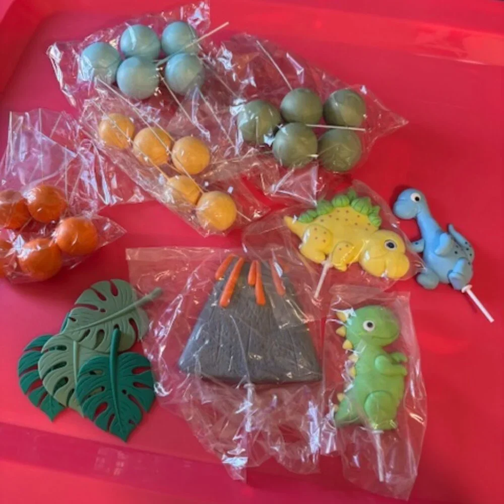 New kid's dinosaur cake decorations/toppers